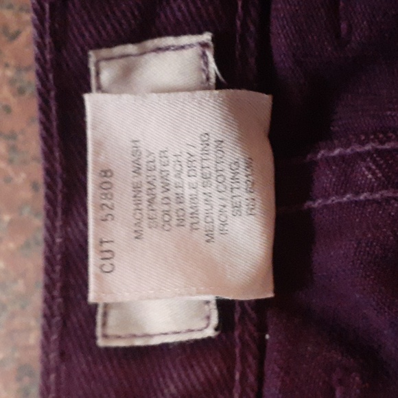 ladies plum color guess Jean's  never worn! - Picture 6 of 8
